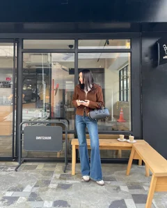 Perfect Jeans Styles for Women Over 40 to Look Chic and Elegant-4