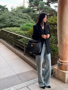 Perfect Jeans Styles for Women Over 40 to Look Chic and Elegant-0