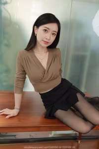 Captivating Elegance: Chinese Model Xiao Jie in IESS SXJ No.2064 Photoshoot Featuring Stylish Outfits and Long Legs-22