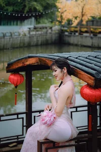 Sweet Autumn Muse in Persimmon Garden-3