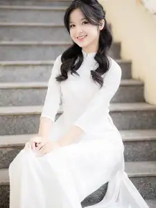 Discover the Timeless Charm of a Vietnamese Girl in Elegant White Ao Dai-4