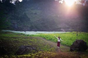 Discover the Rustic Spring Beauty of Ta Phinh Village: A Hidden Hmong Cultural Gem in Moc Chau, Northern Vietnam-3