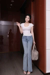 Elegant Fashion Portraiture of Yu Zi Jiang Fish: XiuRen No.10858 High-Definition Photography Collection-11