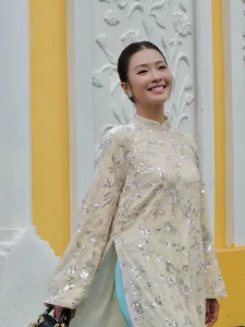 Kha Ngan radiates pure elegance in a traditional Vietnamese Ao Dai-8