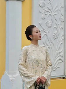 Kha Ngan radiates pure elegance in a traditional Vietnamese Ao Dai-0