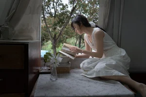 Aesthetic Portrait Photography: Art Language Vol.9230 Featuring Xiao Yu Tian Qi – Quiet Moments and Window Side Reading Reflections-17