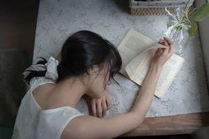 Aesthetic Portrait Photography: Art Language Vol.9230 Featuring Xiao Yu Tian Qi – Quiet Moments and Window Side Reading Reflections-3