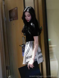 Elegance Defined: Ye Zhi Nuo Mi Ji in XiuRen No.10817 Collection-34