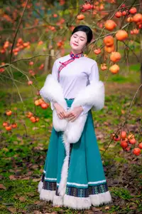 Graceful Vietnamese Girl in Traditional Attire Amidst Autumn Persimmon Garden-5