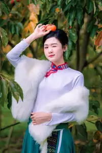 Graceful Vietnamese Girl in Traditional Attire Amidst Autumn Persimmon Garden-1
