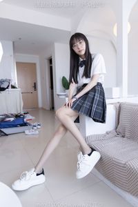 BoBoSocks No.541 Zhiyu Young Female Student in Chic JK Uniform White Sneakers Asian Fashion Icon-3