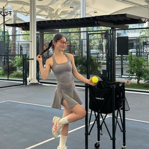 Nhat Le Shines on Pickleball Court, Elevating Beauty with Captivating Athletic Style.-4
