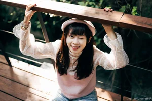 Elegant Campus Fashion: Ruoying’s Sophisticated Urban Style at the University of Science and Technology Beijing (USTB) with Chic Black Stockings-1