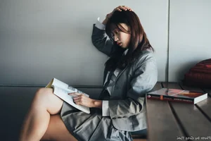 Elegant Campus Fashion: Ruoying’s Sophisticated Urban Style at the University of Science and Technology Beijing (USTB) with Chic Black Stockings-28