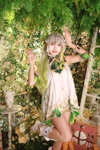 Ethereal Wisdom: Mumu Momo Captures the Divine Essence of Nahida in Stunning Cosplay-1