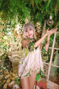 Ethereal Wisdom: Mumu Momo Captures the Divine Essence of Nahida in Stunning Cosplay-13