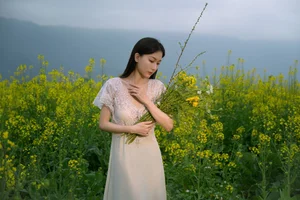 Ethereal Beauty: Xiao Yue Amidst Rapeseed Blooms in Art Language Vol.8948-9