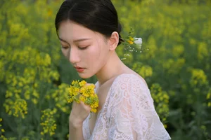 Ethereal Beauty: Xiao Yue Amidst Rapeseed Blooms in Art Language Vol.8948-10