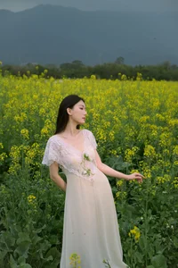 Ethereal Beauty: Xiao Yue Amidst Rapeseed Blooms in Art Language Vol.8948-2