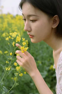 Ethereal Beauty: Xiao Yue Amidst Rapeseed Blooms in Art Language Vol.8948-31