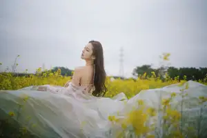 Ying Er YY Captivating in Golden Flower Field – YiTuYu Art Language Vol.8672-21