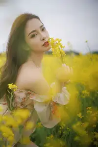 Ying Er YY Captivating in Golden Flower Field – YiTuYu Art Language Vol.8672-40
