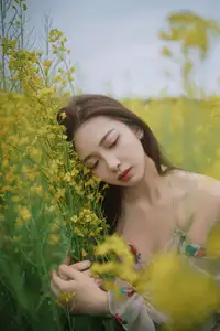 Ying Er YY Captivating in Golden Flower Field – YiTuYu Art Language Vol.8672-25