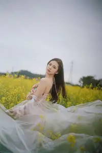 Ying Er YY Captivating in Golden Flower Field – YiTuYu Art Language Vol.8672-9
