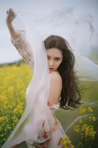 Ying Er YY Captivating in Golden Flower Field – YiTuYu Art Language Vol.8672-16