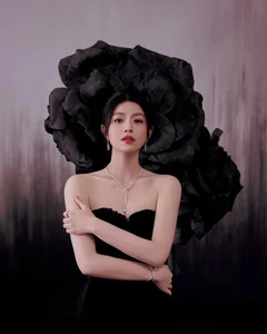 Michelle Chen’s Stunning Style Evolution: The Radiant Post-Divorce Glow-Up of the Iconic Little Dragon Maiden Actress-7