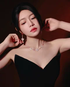 Michelle Chen’s Stunning Style Evolution: The Radiant Post-Divorce Glow-Up of the Iconic Little Dragon Maiden Actress-2