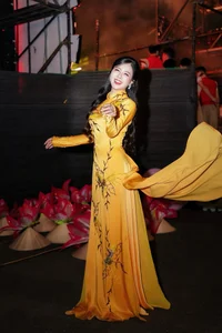 Radiant Beauty of the Yellow Ao Dai at Night-3