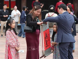 Experience the Magic of Lunar New Year in Hanoi: A Vibrant Spring Celebration in Vietnam's Historic Capital City-10