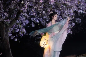 A Dreamy Floral Escape With San Ye Jiang Jiang-21