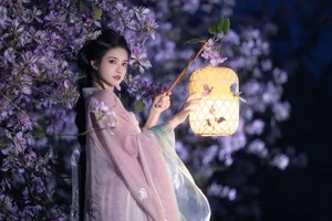 A Dreamy Floral Escape With San Ye Jiang Jiang-2