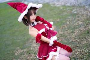 Coser Sanshuizi Dazzles in Charming Christmas Dress-4