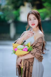 VGU No.88: Captivating Elegance A Young Woman's Gentle Beauty with a Lotus Bouquet-4