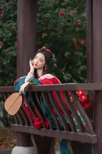 Elegant Qi Ni Si Mao: A Timeless Portrait in Traditional Attire & Camellias - YiTuYu Vol.8689-17