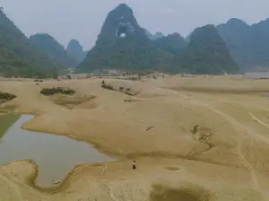 Discover Cao Bang in the Dry Season: Majestic Karst Mountains and Vast Dry Riverbeds | Báo Tri thức và Cuộc sống - TIN TỨC PHỔ BIẾN KIẾN THỨC 24H-0
