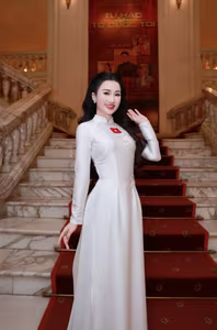 VGU No.84: Elegant White Ao Dai Beauty – A Symbol of Vietnamese Grace-1
