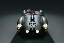 The Legendary White Ferrari 250 GTO: A Multi-Million Dollar Masterpiece of Timeless Elegance-5