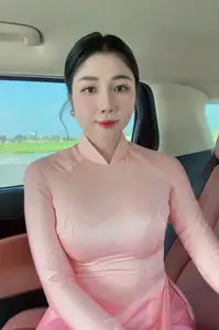 Elegant Pink Ao Dai Beauty: Gentle Charm of Vietnamese Women Captivates Every Gaze.-1