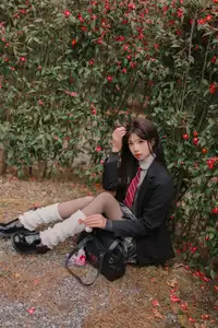 Discover the captivating allure of Xian Nu Juan in the stunning YiTuYu Vol.8695 collection-10