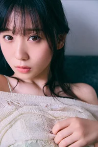 Dreamy Moe Iori in FRIDAY Digital Photo Book Capturing Love and Elegance-1