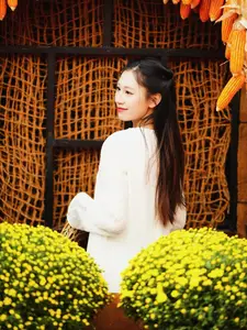 Pure Elegance of White Ao Dai in Traditional Vietnamese Setting-10