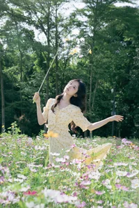 Ethereal Fairy Lake Photoshoot: Li Wo An An in YiTuYu艺图语 Vol.9379 Featuring Unique Floral Art and Dreamy Nature Aesthetics-10