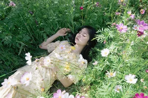 Ethereal Fairy Lake Photoshoot: Li Wo An An in YiTuYu艺图语 Vol.9379 Featuring Unique Floral Art and Dreamy Nature Aesthetics-13