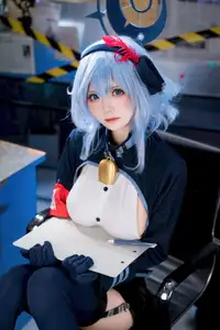 Captivating Amau Ako (Blue Archive) Cosplay by Jiu Qi Miao: Professional, Alluring & Game-Perfect!-1