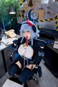 Captivating Amau Ako (Blue Archive) Cosplay by Jiu Qi Miao: Professional, Alluring & Game-Perfect!-16
