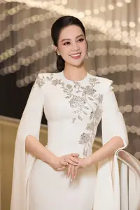 Miss Thuy Van: Modest yet captivating elegance in a pastel blue dress-3